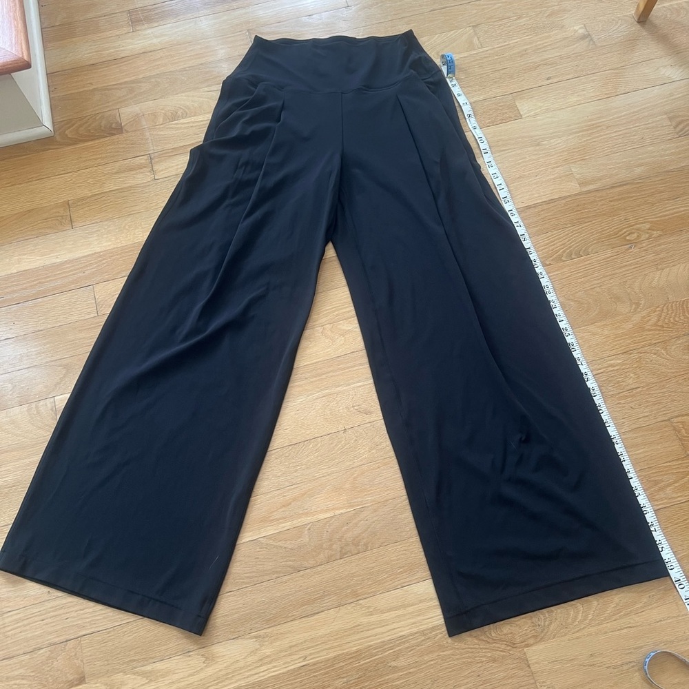 Lululemon black  size 6 palazzo pants altered to 5’2”—40 “ from top to bottomEUC